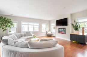 6-Bed Mansion Vibes! 2 Patios & Gourmet Kitchen